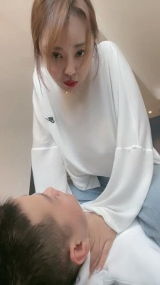 【辣妈】小白鞋碾压-骑马踢裆/舔地上浓痰/腿绞掐脖窒息 网友原创 第8张