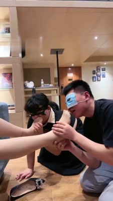 【甜心教主】剧情-情侣奴-现场抓包小三-跪舔耳光【双视角版】 网友原创 第2张