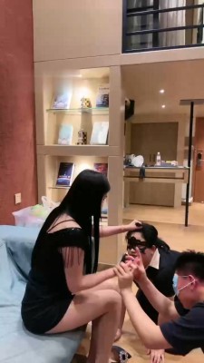 【甜心教主】剧情-情侣奴-现场抓包小三-跪舔耳光【双视角版】 网友原创 第3张