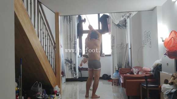 色魔前任吊绑双手任由小鱼女神低帮匡威踢裆-HD绳艺资源网