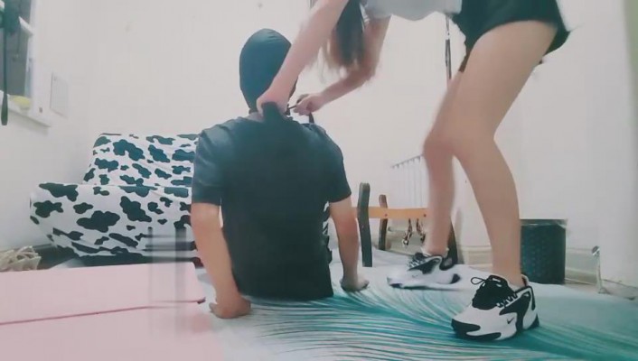 【萤火大人】白棉袜踩踏捂脸/深喉/腿绞掐脖窒息 套路资料库 第2张