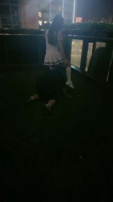 【雪王】户外172女神骑马/人体沙发/踩踏舔闻jio鞋-HD绳艺资源网