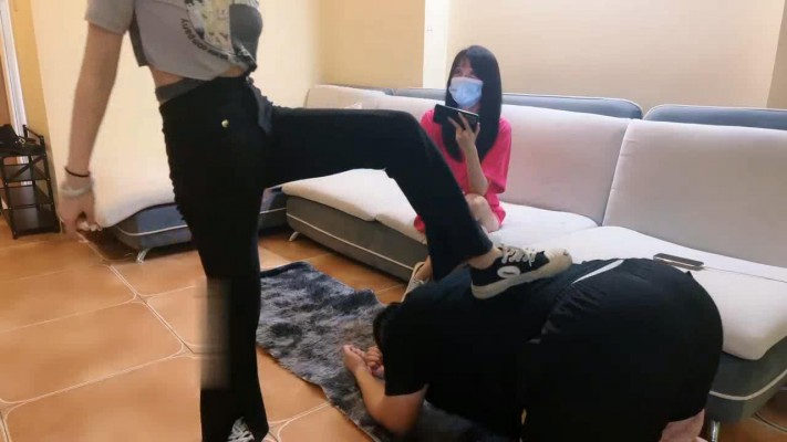 【天津女仆电】奴下奴-虐调男摄影-骑马舔脚/踩踏踢踹-HD绳艺资源网