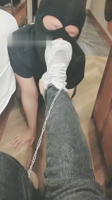 【姜果果】小白鞋原味白袜闻舔-HD绳艺资源网