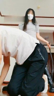 【悦主大大】长靴踩/抽耳光/转胯鞭打/吐口水/喝圣水/恋足舔 网友原创 第2张