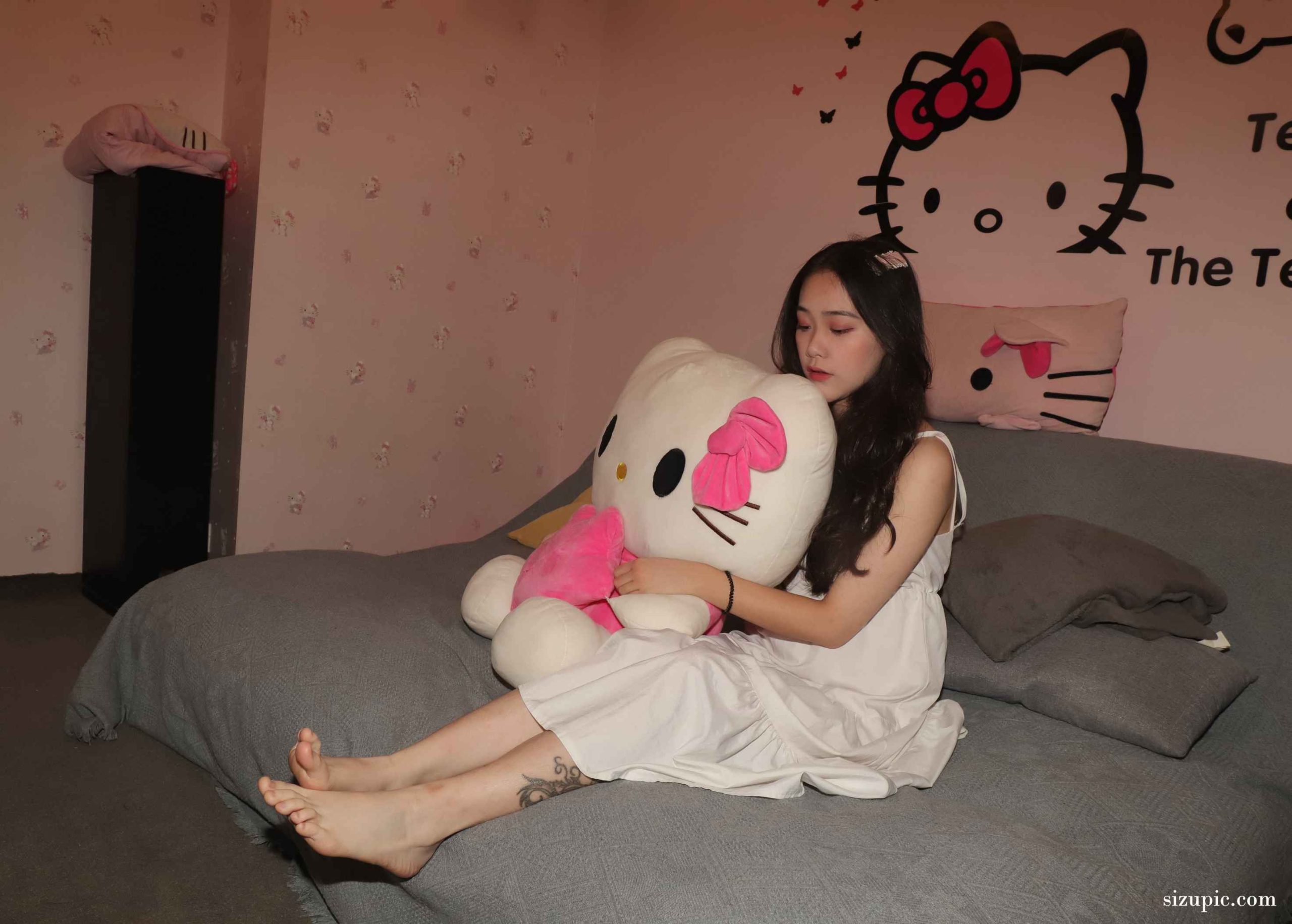 [Pary学生模拍]043 大美女琪琪回归献上38码雪白大美脚-HD绳艺资源网
