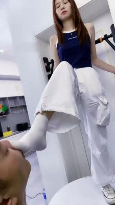 【麋鹿银儿】闻舔高帮匡威原味白袜/踩踏喂食-HD绳艺资源网