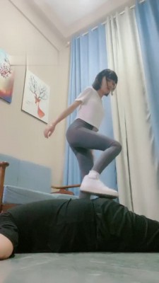 【素人星探】健身后暴揍狗/耳光踢踹/全体重踩踏/深喉-HD绳艺资源网