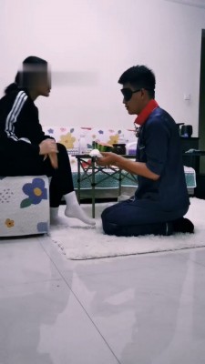 【徐婉琪】袜子泡圣水/耳光/内裤套头/圈养狗笼-HD绳艺资源网