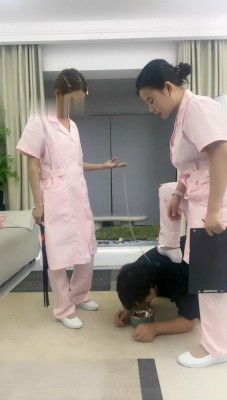 【伊诺】双护士小姐姐-踩踏喂食/转胯骑马-HD绳艺资源网