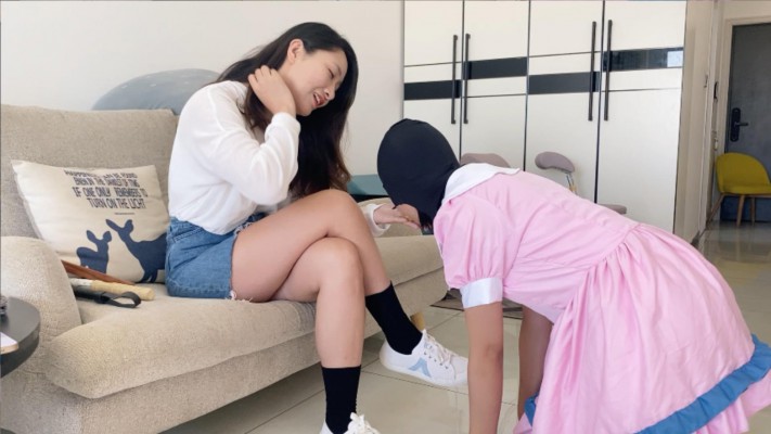 【甜妹女M】女M用舌头舔干净主人鞋底-HD绳艺资源网