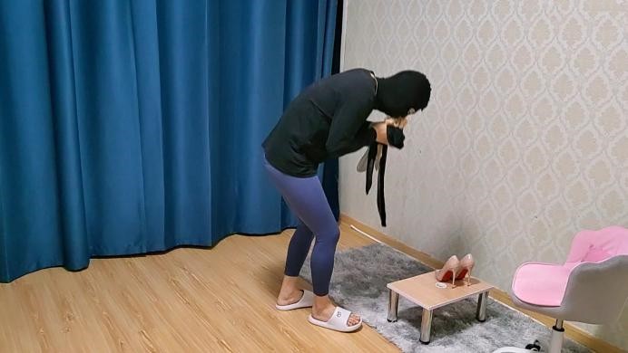 【苏州婉儿】残暴婉儿耳光不断全体重长靴细高跟踩踏丝足踩当-HD绳艺资源网