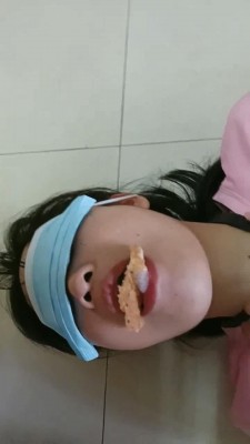 【爱可呀】学姐寝室伺候-胯下辱/舔鞋底/舌头洗脚/吃浓痰面包 bf33332 网友原创 第12张
