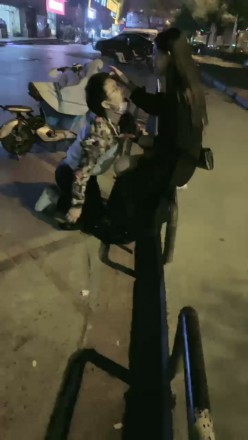 诺曦S热搜户外遛狗引围观当着群众语言羞辱辱骂史上最刺激 网友原创 第11张