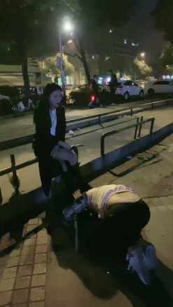 诺曦S热搜户外遛狗引围观当着群众语言羞辱辱骂史上最刺激 网友原创 第12张