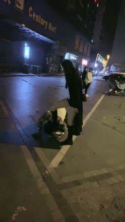 诺曦S热搜户外遛狗引围观当着群众语言羞辱辱骂史上最刺激 网友原创 第15张