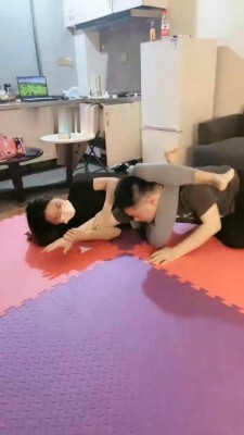 【小劳拉】瑜伽女神腿绞窒息专场-HD绳艺资源网