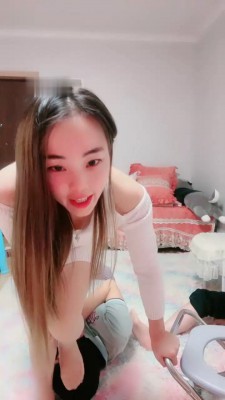 【艾琳】双S-圣水辱/内裤塞嘴/肉丝脚踩/鞭打/人肉坐垫-HD绳艺资源网