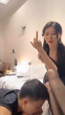 【小麦】高跟黑丝踩狗/胶带封嘴/虐乳/数据线鞭打-HD绳艺资源网
