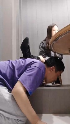 【慕熙】户外桌底视角-伺候主人吃饭【双视角版】-HD绳艺资源网