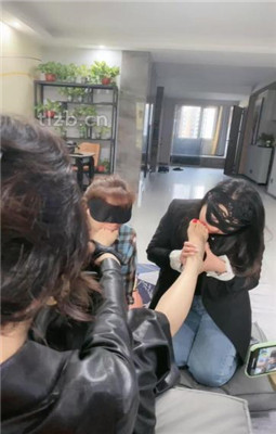 【歌迪丝】双母畜下跪伺候主人-HD绳艺资源网