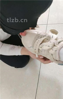【爱可呀】双S玩学姐-清理鞋底/胶带封嘴/吹风机加热吸味-HD绳艺资源网