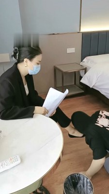 【朱迪】双S-职业装让狗下跪舔脚【双视角版】-HD绳艺资源网