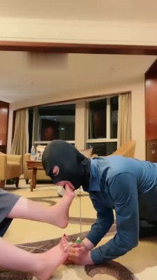【梦樱】提档/小白鞋船袜辱/狗链遛狗/骑脖/高跟踩踏/坐脸窒息 bf30608 网友原创 第7张