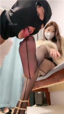 【樱子大人】鞭打虐乳/转胯爬行/白袜塞嘴全体重踩/提档 bf36933 网友原创 第14张