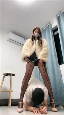 【樱子大人】鞭打虐乳/转胯爬行/白袜塞嘴全体重踩/提档 bf36933 网友原创 第18张