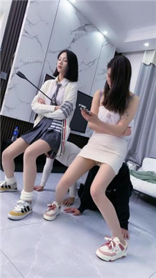 【麋鹿银儿】双奴VS双M-踩狗头/腿绞/转胯/鞭打/口水吐脸脚插嘴 bf35227 网友原创 第9张
