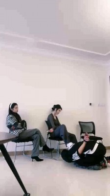 【宸宸】带素人入圈-反绑群殴-耳光虐乳/踢裆暴踹【完整版】 bf33413 网友原创 第4张