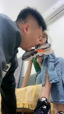 【艾莉】剧情-惩罚下贱快递员-吃白袜/舔脏鞋/裸足深喉 bf26195 网友原创 第2张