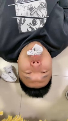 【艾莉】剧情-惩罚下贱快递员-吃白袜/舔脏鞋/裸足深喉 bf26195 网友原创 第6张