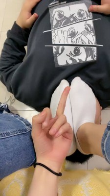 【艾莉】剧情-惩罚下贱快递员-吃白袜/舔脏鞋/裸足深喉 bf26195 网友原创 第9张