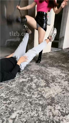 【草莓奶昔】户外荒地吊绑-长靴重度提档 艾彩调教库 第4张