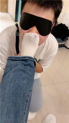【苏晗】小白鞋高跟踩脚垫/跪舔白袜裸足-HD绳艺资源网