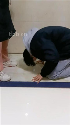 【小妍】运动后脏鞋臭袜虐贱奴-HD绳艺资源网