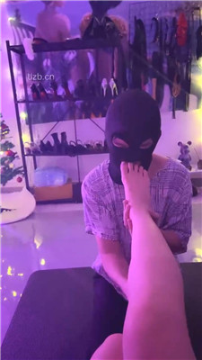 【谢伊女王】原味脚恋足舔/坐脸窒息-HD绳艺资源网