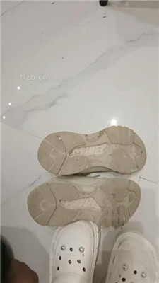 【小殿下】狗舌头清理脏鞋底-HD绳艺资源网