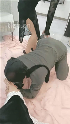【琦琦】和闺蜜一起调贱奴-赏赐圣水【双视角版】-HD绳艺资源网