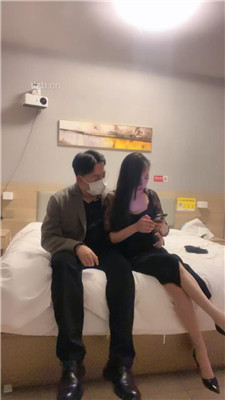 【爱丽丝】情侣主-摸女友的美腿-HD绳艺资源网
