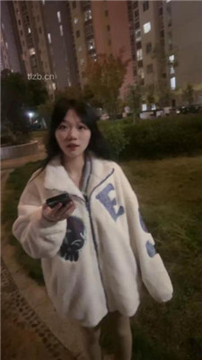 【狗哥】户外成功开发三个高颜值素人踩狗-HD绳艺资源网