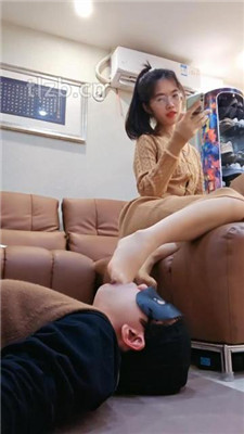 【嘉妮】揪耳朵/闻舔高跟肉丝美腿/伺候沐足【双视角版】 网友原创 第11张