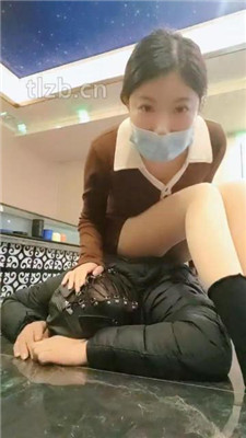 【梓晨】澳门KTV虐狗-骑脖转胯/黑棉袜捂脸/踩踏/喂口水 网友原创 第16张