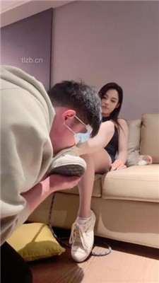 【不知名美女】开发00后修狗-舔鞋底裸足/转胯浓痰/深喉-HD绳艺资源网