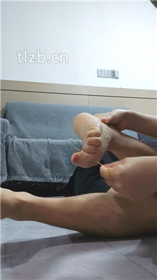 【沉鱼圣上】高跟凉鞋踩踏/抽耳光/虐乳/保鲜膜窒息/牙签扎狗 网友原创 第13张