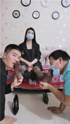 【重庆男神】素人S-鞭打/黑丝高跟虐双奴/骑马转胯/踩踏 网友原创 第2张