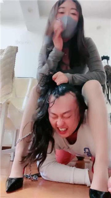 【桃子老师】骑马胯下辱/鞭打/高跟长靴踩/嘴塞袜子罚跪 网友原创 第5张
