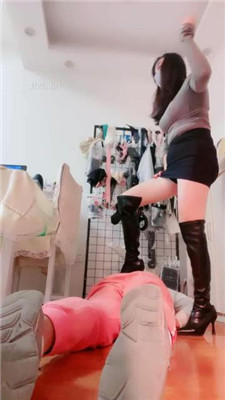 【桃子老师】骑马胯下辱/鞭打/高跟长靴踩/嘴塞袜子罚跪 网友原创 第13张